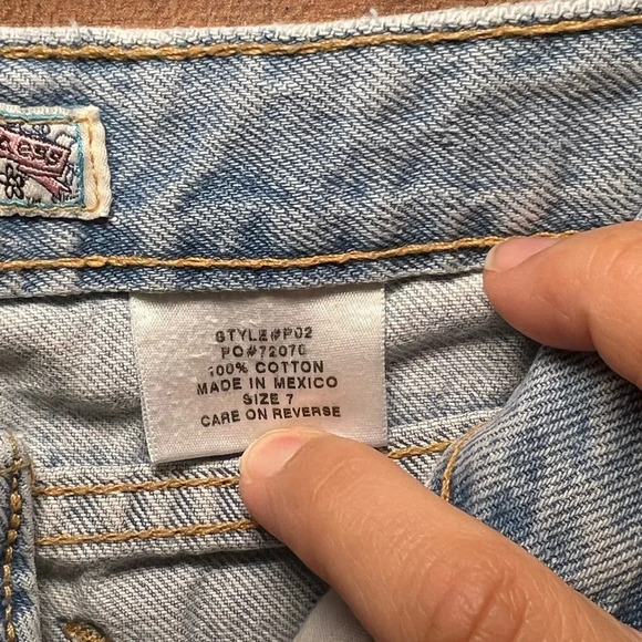 🌻 Mudd Y2K Vintage Distressed Crop Denim size 7 - Picture 6 of 8